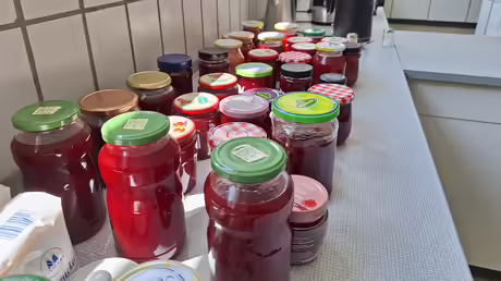 Erdbeeren, Spargel und Holunder wollten verarbeitet werden / © Sr. Emmanuela (privat) Erdbeeren, Spargel und Holunder wollten verarbeitet werden / © Sr. Emmanuela (privat)