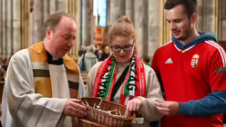 Ökumenischer und mehrsprachiger Gottesdienst zur EM am 15.06.2024 im Kölner Dom. / © Beatrice Tomasetti (DR) Ökumenischer und mehrsprachiger Gottesdienst zur EM am 15.06.2024 im Kölner Dom. / © Beatrice Tomasetti (DR)