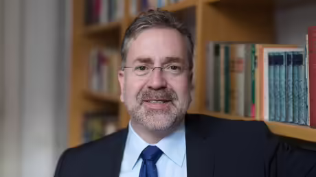 Rechtsanwalt Christoph Konopka ist der neue Geschäftsführer der Kölner Hochschule für Katholische Theologie (KHKT) Rechtsanwalt Christoph Konopka ist der neue Geschäftsführer der Kölner Hochschule für Katholische Theologie (KHKT)