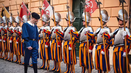 Probe für die Vereidigung der Schweizergarde am 30. April 2024 im Vatikan. / © Cristian Gennari/Romano Siciliani (KNA) Probe für die Vereidigung der Schweizergarde am 30. April 2024 im Vatikan. / © Cristian Gennari/Romano Siciliani (KNA)