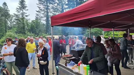...außerdem wird gegrillt / © Sr. Emmanuela (privat) ...außerdem wird gegrillt / © Sr. Emmanuela (privat)