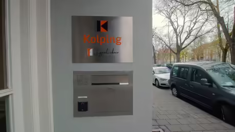 Der Eingang des Kolpinghauses in Köln-Ehrenfeld. (Kolping jugendwohnen, Köln Ehrenfeld gGmbH) Der Eingang des Kolpinghauses in Köln-Ehrenfeld. (Kolping jugendwohnen, Köln Ehrenfeld gGmbH)