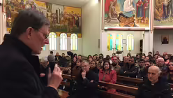 Christliche Flüchtlinge aus Syrien und Irak treffen den Kardinal in der St. Helena Kirche in Beirut. / © Ingo Brüggenjürgen (DR) Christliche Flüchtlinge aus Syrien und Irak treffen den Kardinal in der St. Helena Kirche in Beirut. / © Ingo Brüggenjürgen (DR)
