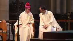 Dompropst Msgr. Guido Assmann und Neupriester Naoki Kumasaka, der in einer von Köln mitfinanzierten Kirche in Tokio seine Berufung erfahren hat. / © Beatrice Tomasetti (DR) Dompropst Msgr. Guido Assmann und Neupriester Naoki Kumasaka, der in einer von Köln mitfinanzierten Kirche in Tokio seine Berufung erfahren hat. / © Beatrice Tomasetti (DR)