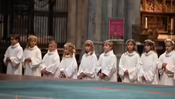 Hochamt mit Erstkommunionfeier am sechsten Sonntag der Osterzeit im Kölner Dom / © Beatrice Tomasetti (DR) Hochamt mit Erstkommunionfeier am sechsten Sonntag der Osterzeit im Kölner Dom / © Beatrice Tomasetti (DR)
