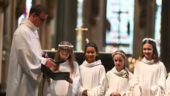 Hochamt mit Erstkommunionfeier am sechsten Sonntag der Osterzeit im Kölner Dom / © Beatrice Tomasetti (DR) Hochamt mit Erstkommunionfeier am sechsten Sonntag der Osterzeit im Kölner Dom / © Beatrice Tomasetti (DR)