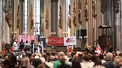 Viele hundert Geflüchtete sind der Einladung der Aktion Neue Nachbarn in den Kölner Dom gefolgt. / © Beatrice Tomasetti (DR) Viele hundert Geflüchtete sind der Einladung der Aktion Neue Nachbarn in den Kölner Dom gefolgt. / © Beatrice Tomasetti (DR)