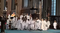 Hochamt mit Erstkommunionfeier am sechsten Sonntag der Osterzeit im Kölner Dom / © Beatrice Tomasetti (DR) Hochamt mit Erstkommunionfeier am sechsten Sonntag der Osterzeit im Kölner Dom / © Beatrice Tomasetti (DR)