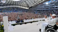 Papst Franziskus bei der Abschlussmesse im Velodrome-Stadion in Marseille
/ © Vatican Media/Romano Siciliani (KNA) Papst Franziskus bei der Abschlussmesse im Velodrome-Stadion in Marseille
/ © Vatican Media/Romano Siciliani (KNA)