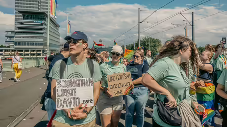 Kirchliche Verbände am Christopher Street Day in Köln / © Theodor Barth (KNA)
