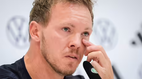 Bundestrainer Julian Nagelsmann kämpft mit den Tränen bei der Abschluss-Pressekonferenz / © Christian Charisius (dpa) Bundestrainer Julian Nagelsmann kämpft mit den Tränen bei der Abschluss-Pressekonferenz / © Christian Charisius (dpa)