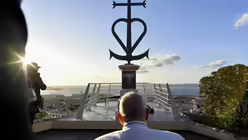 Papst Franziskus am Denkmal für die im Mittelmeer gestorbenen Seeleute und Migranten am 22. September 2023 im französischen Marseille / © Vatican Media/Romano Siciliani/KNA (KNA) Papst Franziskus am Denkmal für die im Mittelmeer gestorbenen Seeleute und Migranten am 22. September 2023 im französischen Marseille / © Vatican Media/Romano Siciliani/KNA (KNA)