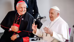 Papst Franziskus spricht am 23. September 2023 zu Menschen in wirtschaftlich prekärer Lage am 23. September 2023 im Mutter-Teresa-Haus in Marseille in Frankreich. Neben ihm sitzt Kardinal Jean-Marc Aveline, Erzbischof von Marseille / © Lola Gomez/CNS photo/KNA (KNA) Papst Franziskus spricht am 23. September 2023 zu Menschen in wirtschaftlich prekärer Lage am 23. September 2023 im Mutter-Teresa-Haus in Marseille in Frankreich. Neben ihm sitzt Kardinal Jean-Marc Aveline, Erzbischof von Marseille / © Lola Gomez/CNS photo/KNA (KNA)