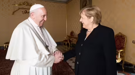 Papst Franziskus und Angela Merkel / © Vatican Media/Romano Siciliani (KNA) Papst Franziskus und Angela Merkel / © Vatican Media/Romano Siciliani (KNA)