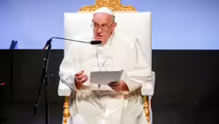 Papst Franziskus spricht beim Abschluss des Mittelmeer-Treffens / © Lola Gomez (KNA) Papst Franziskus spricht beim Abschluss des Mittelmeer-Treffens / © Lola Gomez (KNA)