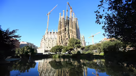 Die Sagrada Familia in Barcelona mit Baukränen / © Incredible KB (shutterstock) Die Sagrada Familia in Barcelona mit Baukränen / © Incredible KB (shutterstock)