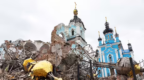 Zerstörte Kirche in der Ukraine / © Drop of Light (shutterstock) Zerstörte Kirche in der Ukraine / © Drop of Light (shutterstock)