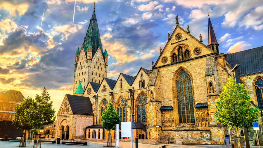 Paderborner Dom / © Leonid Andronov (shutterstock)