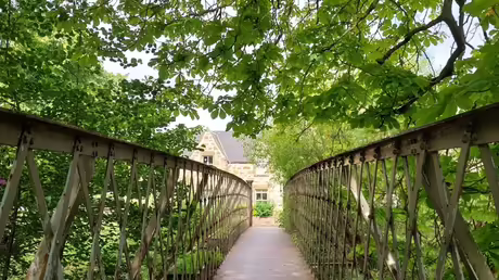 Weg zum Gästehaus (privat) Weg zum Gästehaus (privat)
